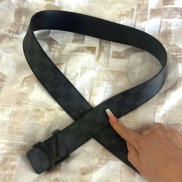 Louis Vuitton Belt Black Leather ref.39733 - Joli Closet